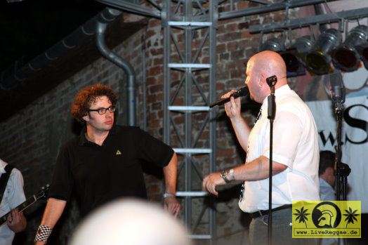 El Bossso + Die Ping Pongs (D) 9. This Is Ska Festival, Wasserburg Rosslau 24. Juni 2005 (11).jpg